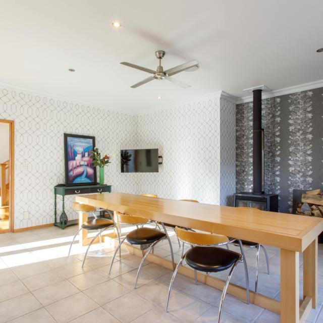 Wanaka Lake House - Close to That Wanaka Tree - Resim 18