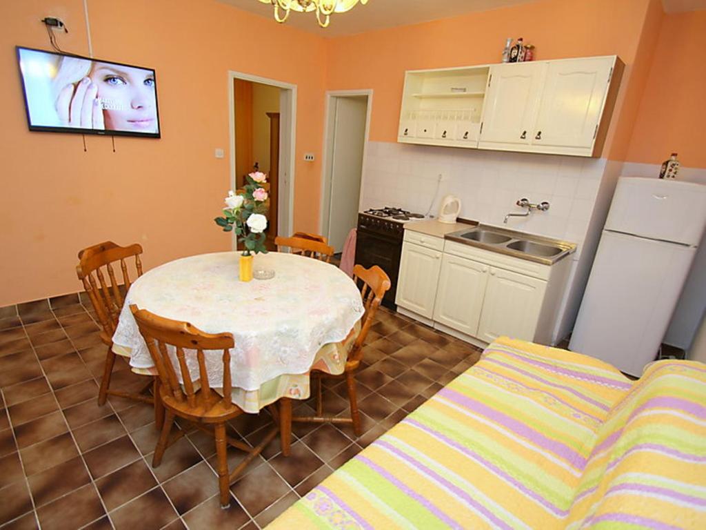 Kuchyň nebo kuchyňský kout v ubytování Apartments Doris