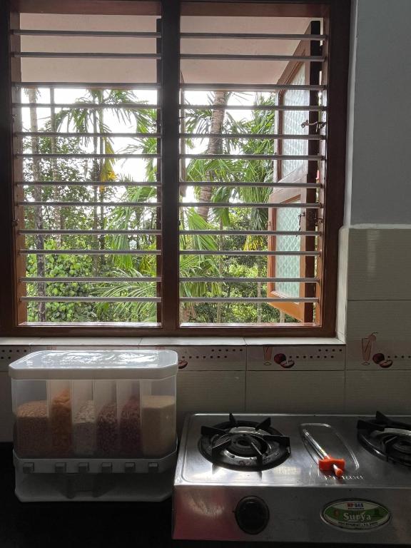 Kuchyň nebo kuchyňský kout v ubytování MyYearlyStay in Udupi