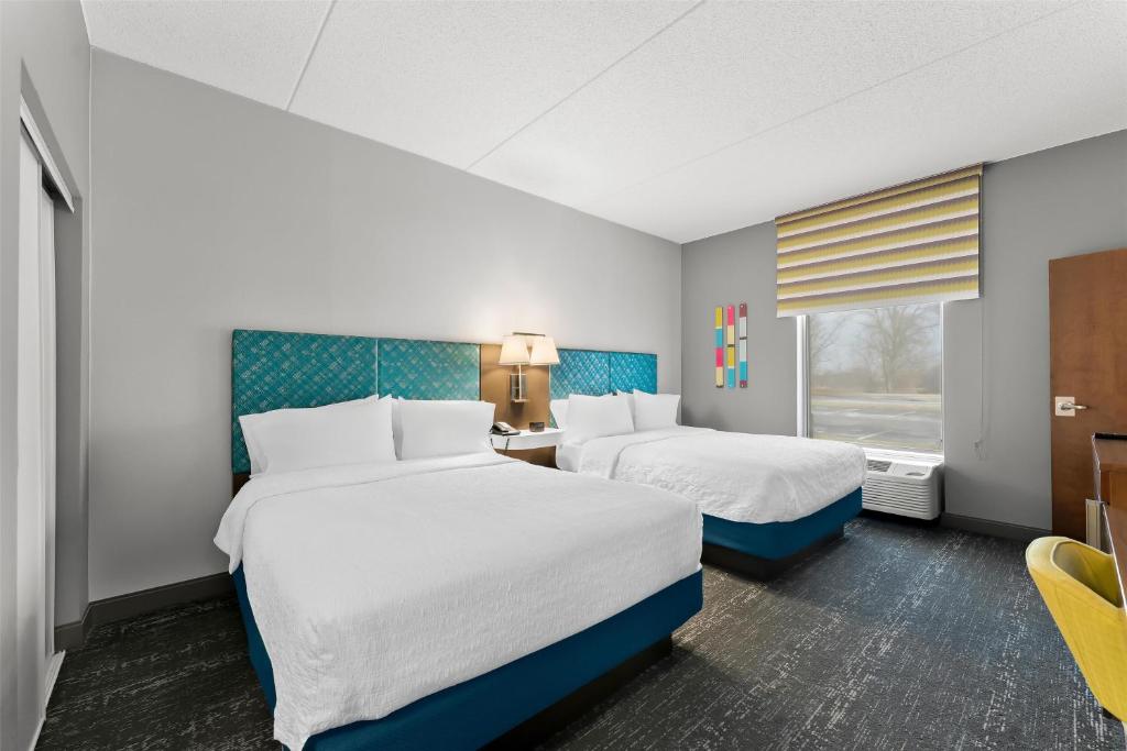 Hampton Inn & Suites Newtown - 