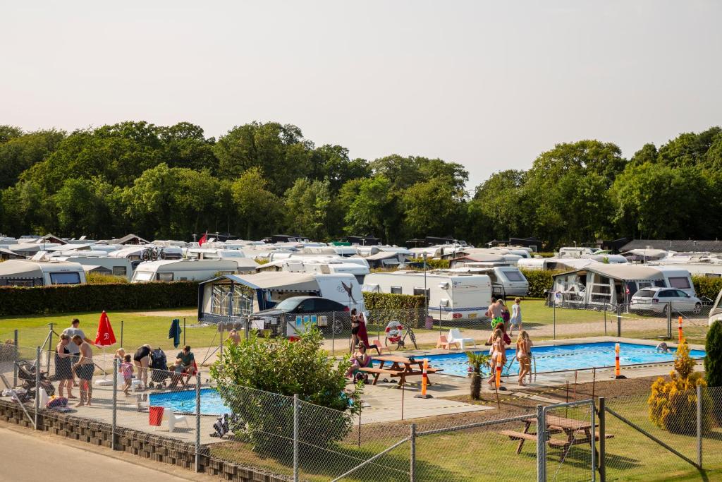 Bazén v ubytování DCU-Camping Odense nebo v jeho okolí