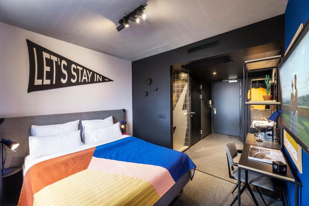 Letto o letti in una camera di The Social Hub Vienna Extended Stay