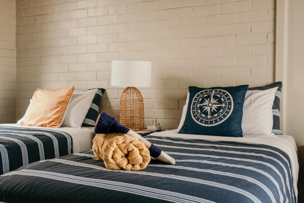 Beach The Wandering Whale Port Fairy - King Or Twin Room With Private Bathroom