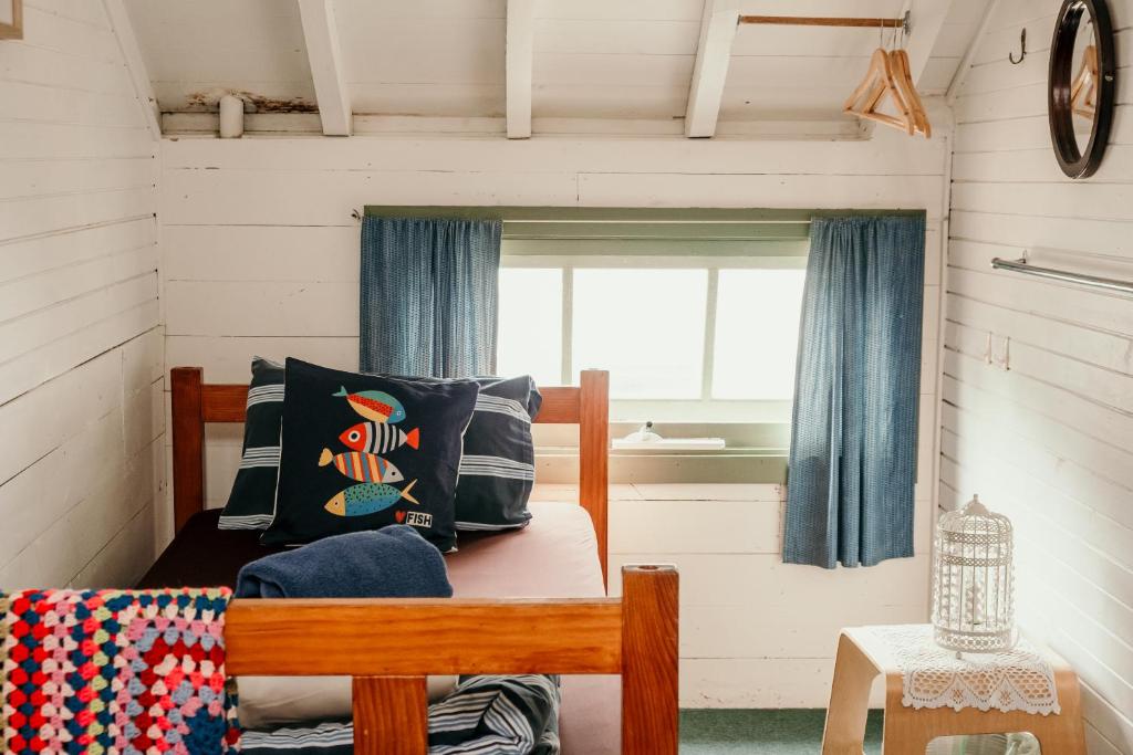 Beach The Wandering Whale Port Fairy - Budget Twin Room With Shared Bathroom