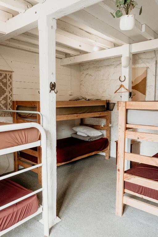 Beach The Wandering Whale Port Fairy - Bed In 10-Bed Mixed Dormitory Room With Shared Bathroom