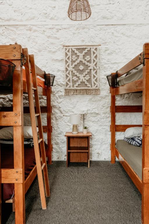 Beach The Wandering Whale Port Fairy - Bed In 8-Bed Female Dormitory Room With Shared Bathroom
