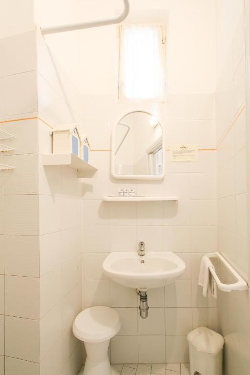 Koupelna v ubytování Ambra Hotel Cattolica