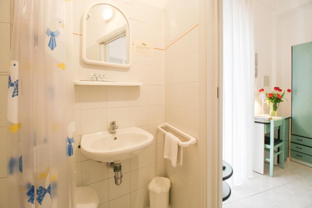 Koupelna v ubytování Ambra Hotel Cattolica