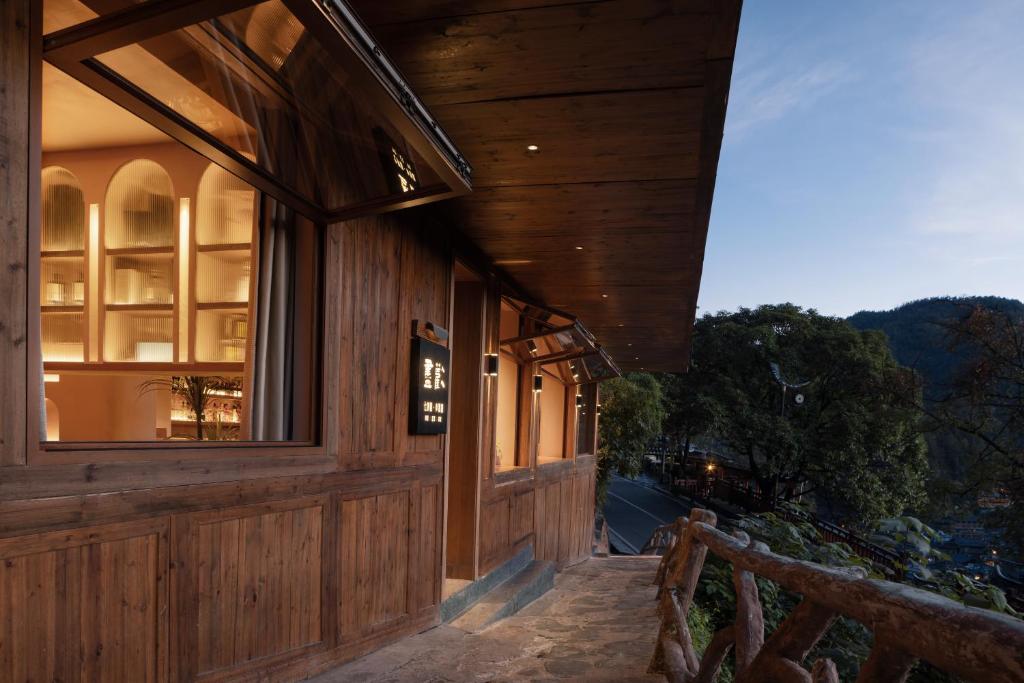 Imagine din galeria proprietății Seven Letters Preface Hotel în Xijiang