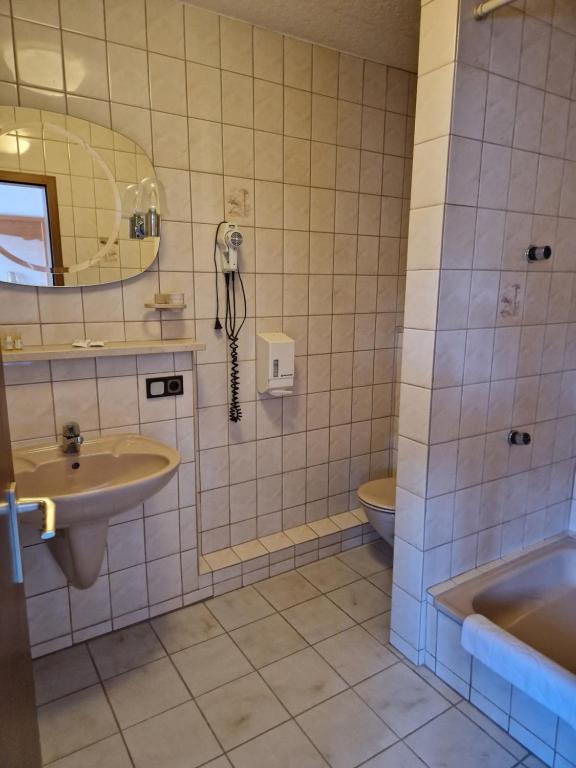 Koupelna v ubytování HOTEL WALDHORN
