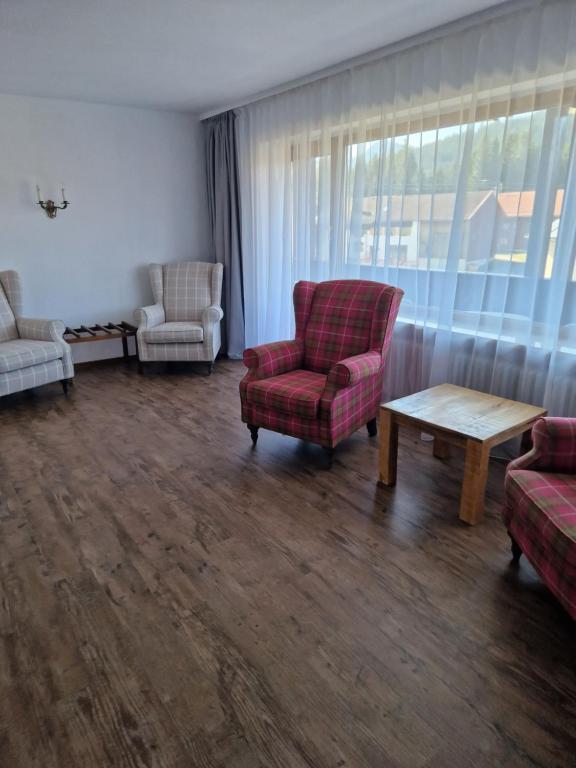 Posezení v ubytování HOTEL WALDHORN