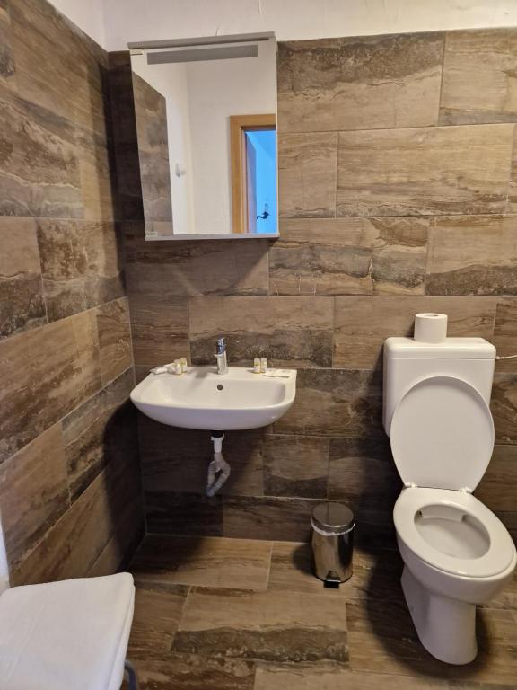 Koupelna v ubytování HOTEL WALDHORN