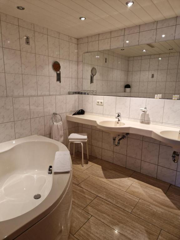Koupelna v ubytování HOTEL WALDHORN