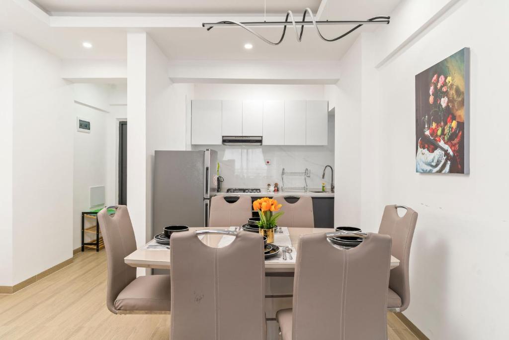 Kuchyň nebo kuchyňský kout v ubytování 2 bedroom Marina Bay Square Apt Westland's Nairobi, Kenya