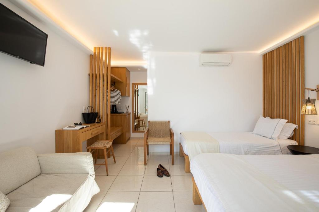 Postel nebo postele na pokoji v ubytování Damianos Mykonos Hotel