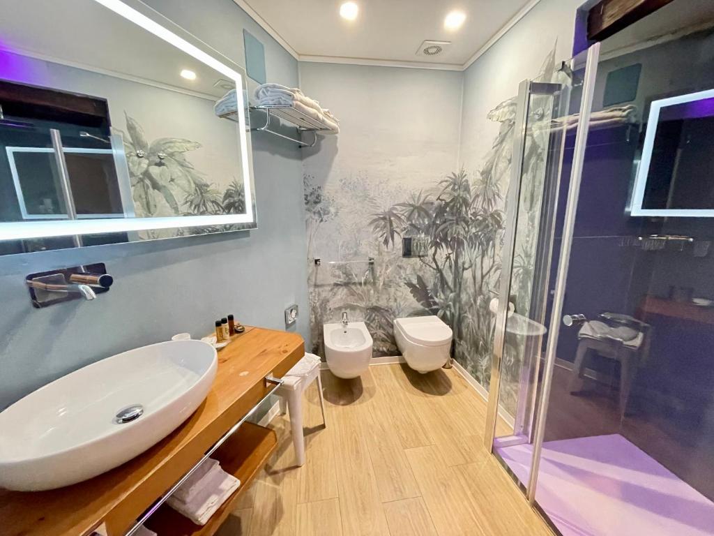 Un baño de Bellaroto Suite & SPA
