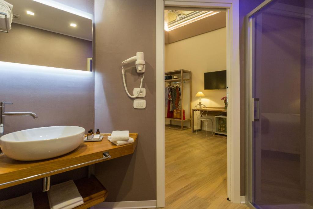 Un baño de Bellaroto Suite & SPA