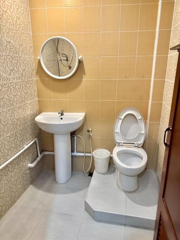Koupelna v ubytování Visanuinn Hotel