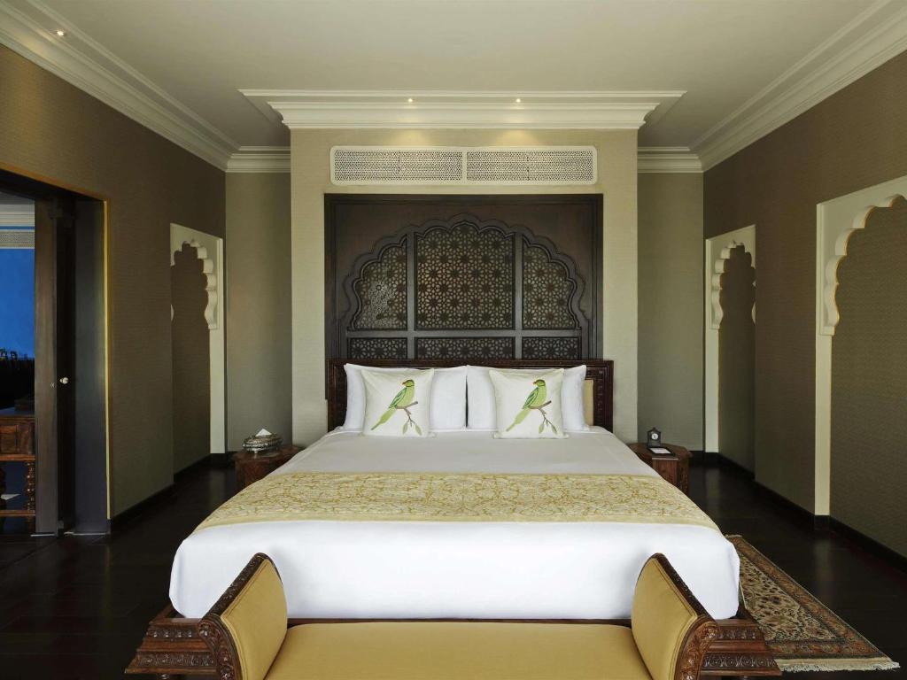 Postel nebo postele na pokoji v ubytování Fairmont Jaipur