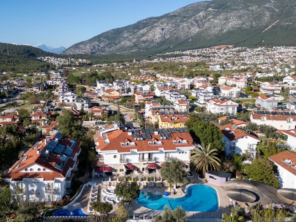 Nespecifikovaný výhled na hory nebo výhled na hory při pohledu z hotelu