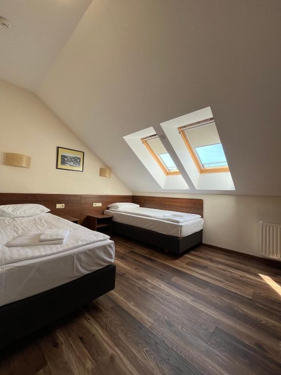 Postel nebo postele na pokoji v ubytování Memel Hotel