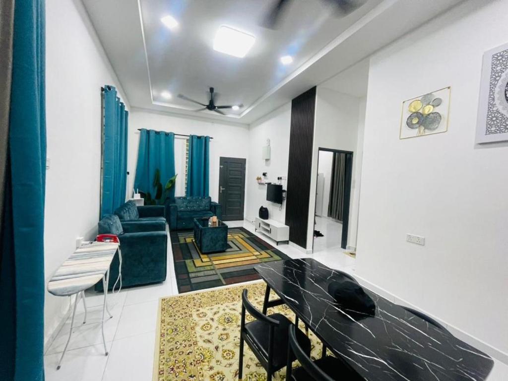 Posezení v ubytování Tulip's Homestay Kuala Berang-FREE WIFI