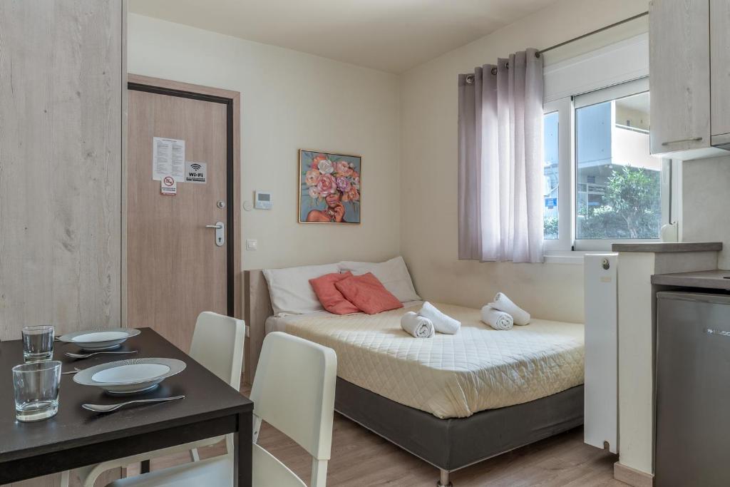 A bed or beds in a room at Elvita Apartments 3