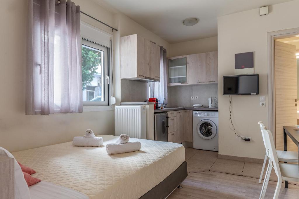 A kitchen or kitchenette at Elvita Apartments 3