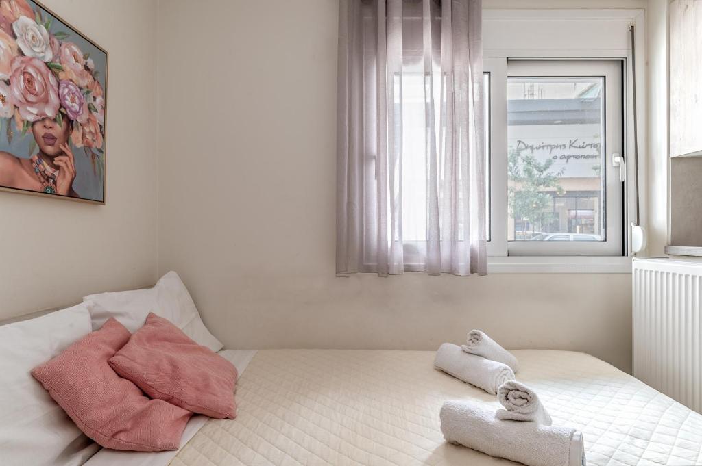 A bed or beds in a room at Elvita Apartments 3