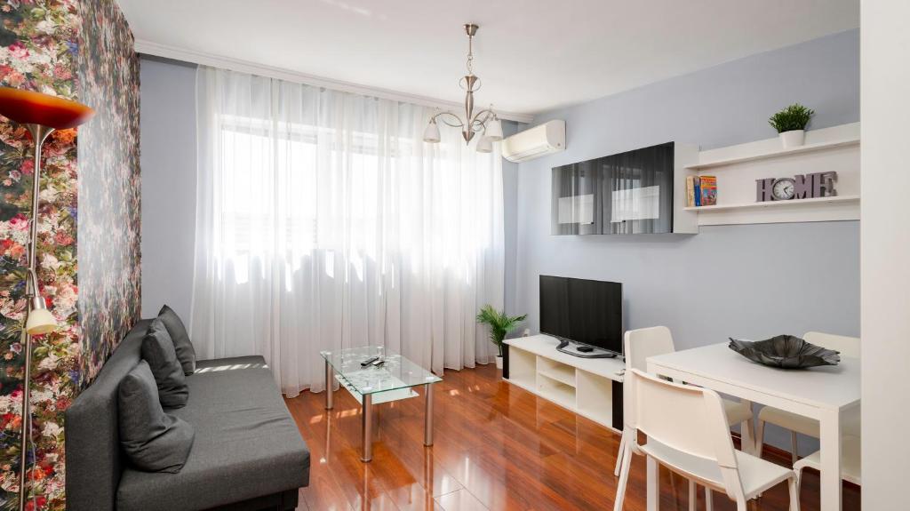 Central Cozy 1BD Compact Chic Living by Flat Mаnager