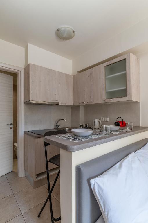 A kitchen or kitchenette at Elvita Apartments 3