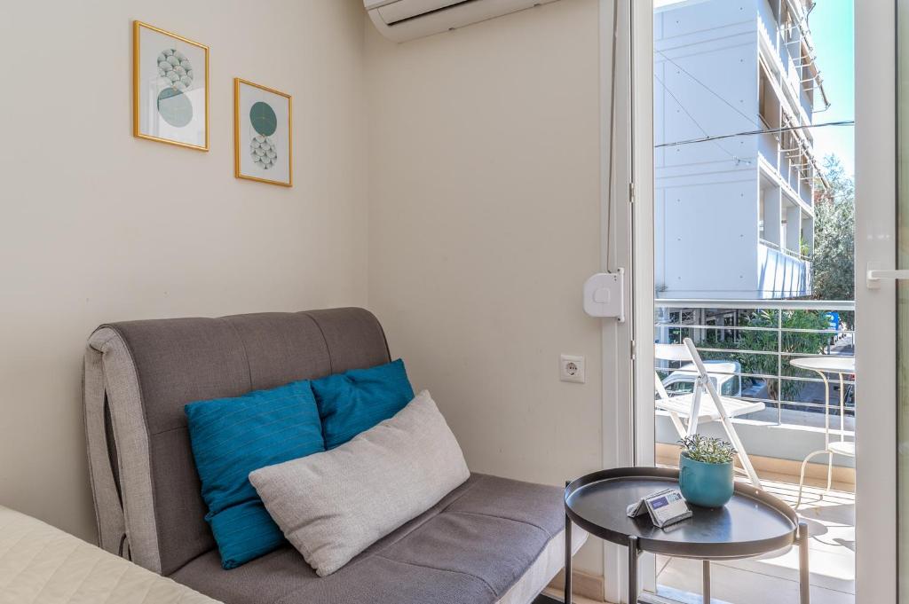 A seating area at Elvita Apartments 3
