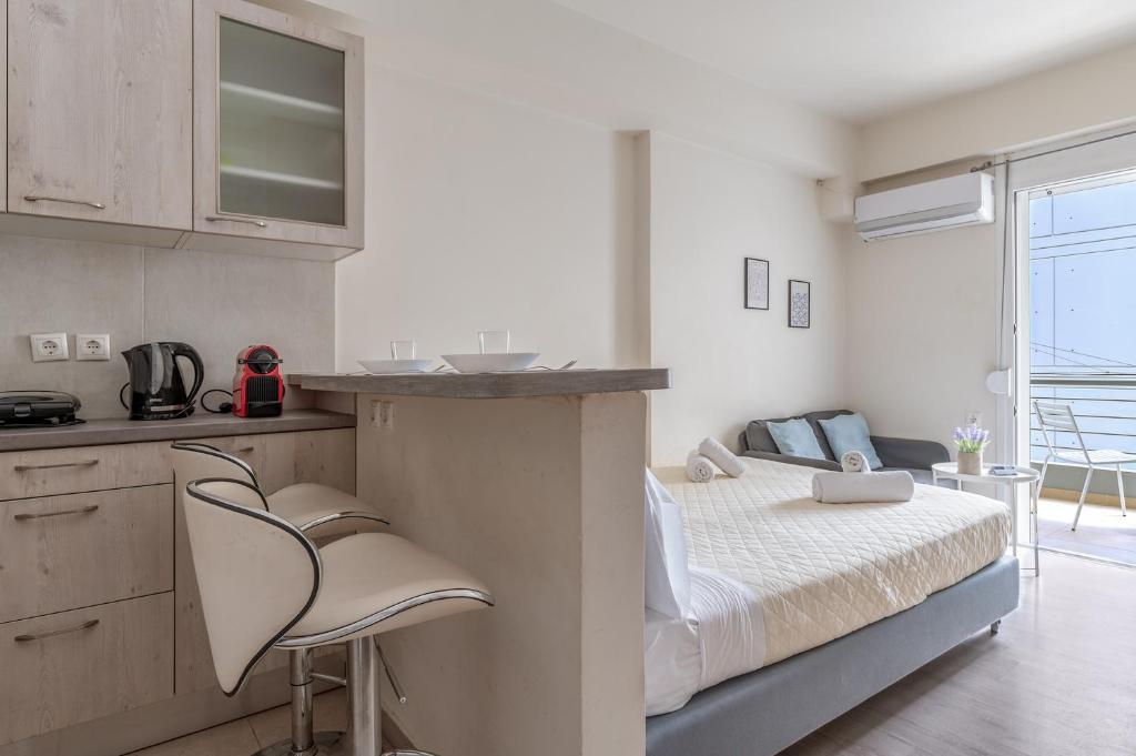A kitchen or kitchenette at Elvita Apartments 3