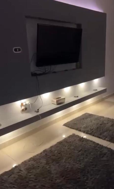 TV a/nebo společenská místnost v ubytování Emerald Luxury Garden Villa - Ismailia