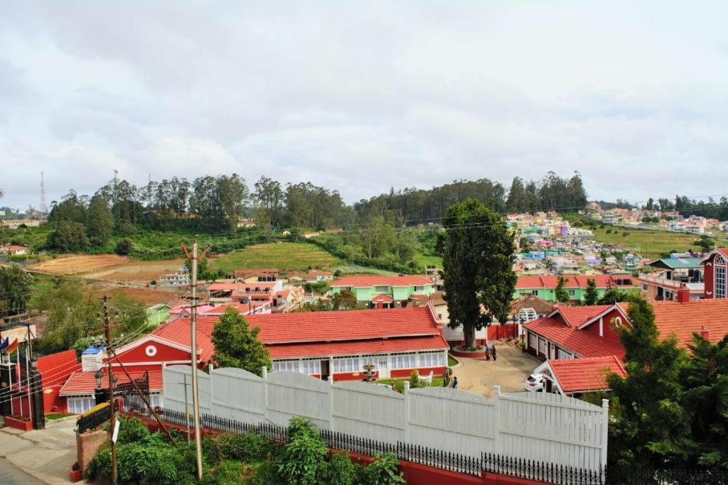 Nespecifikovaný výhled na destinaci Ooty nebo výhled na město při pohledu z hotelu