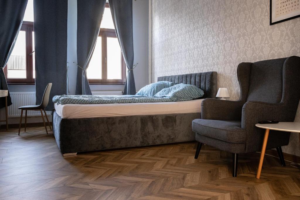 Ένα ή περισσότερα κρεβάτια σε δωμάτιο στο Varady's apartment with private parking