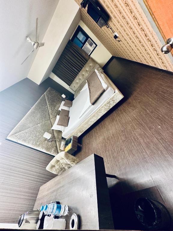 TV a/nebo společenská místnost v ubytování Saibaba International Hotel