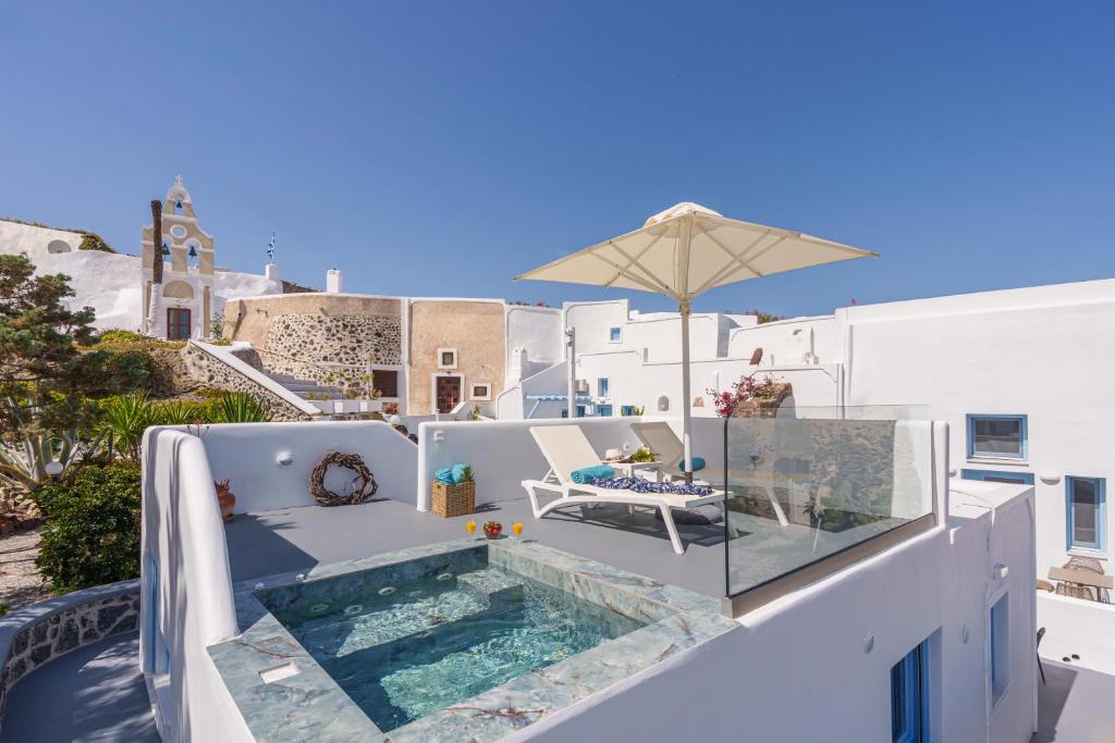 Bazén v ubytování Crown Cactus Cave Suite nebo v jeho okolí