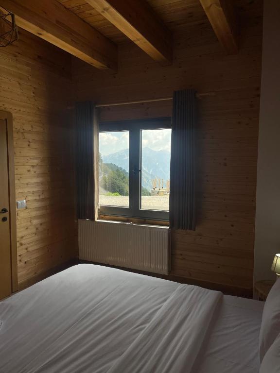 Postel nebo postele na pokoji v ubytování Buni Bajraktarit Ecotourism