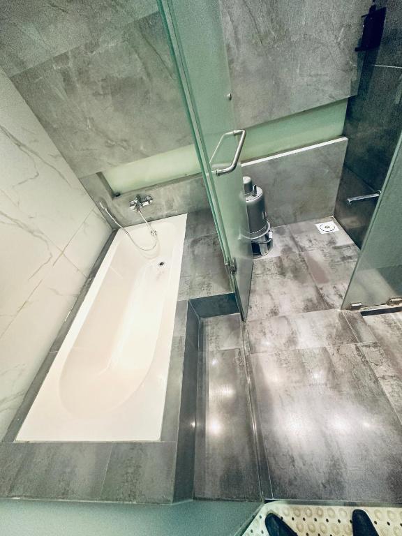 Koupelna v ubytování Saibaba International Hotel