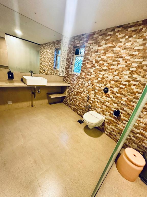 Koupelna v ubytování Saibaba International Hotel