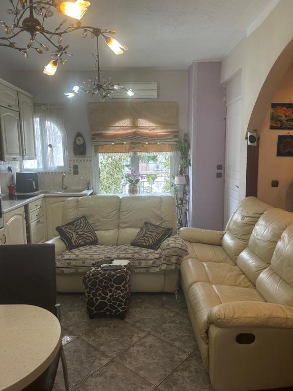 a living room with a couch and a kitchen at Mandy's cosy luxury flat in Piraeus