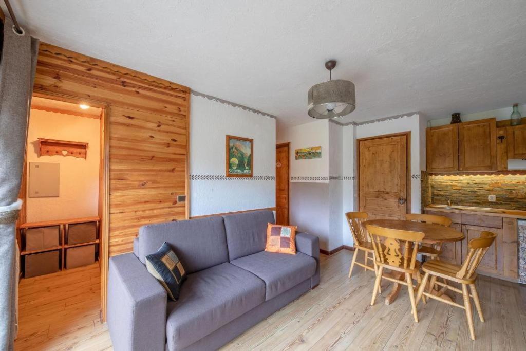 Køkken eller tekøkken på Cosy alpine apartment with pool and stunning views