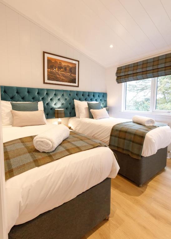 Postel nebo postele na pokoji v ubytování Drumcarrow Luxury Lodges