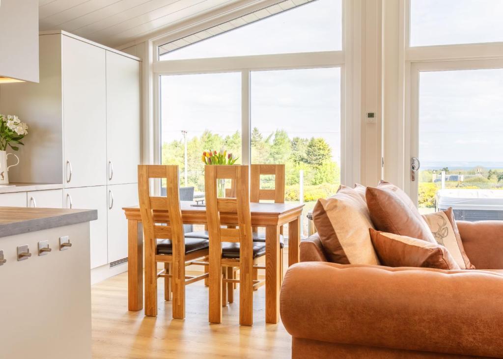 Posezení v ubytování Drumcarrow Luxury Lodges