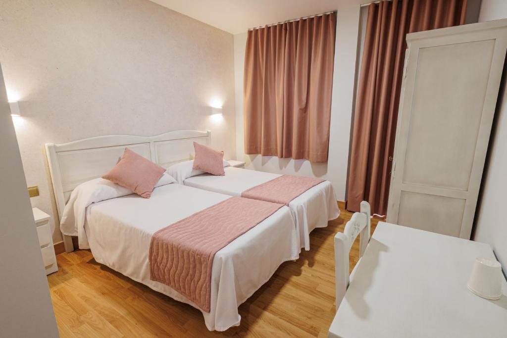 Postel nebo postele na pokoji v ubytování Hotel Pattaya