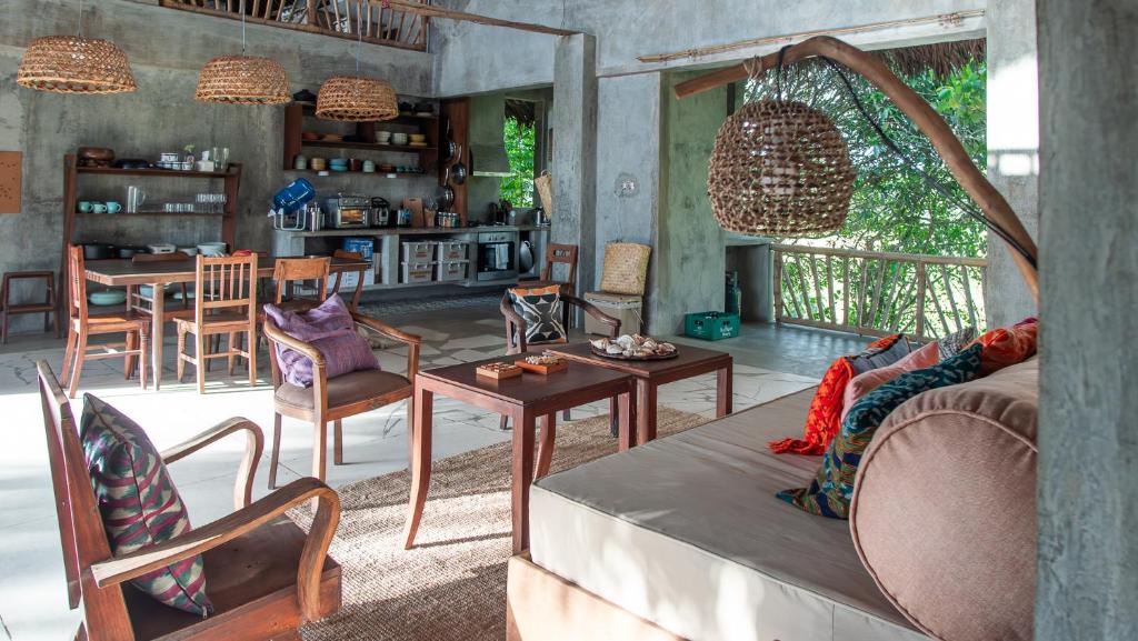 Posezení v ubytování Baia Nest MALASUGI Room within Self-Service Villa Near the Beach
