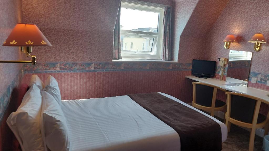 White Heather Hotel - Resim 36