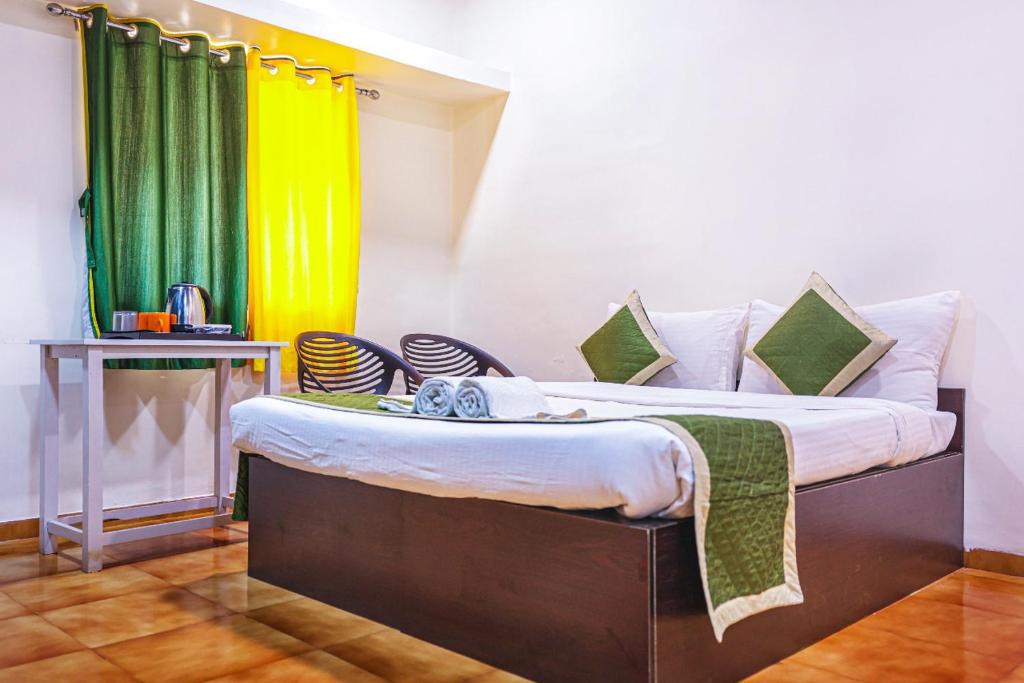 Postel nebo postele na pokoji v ubytování Kokanwadi Resort