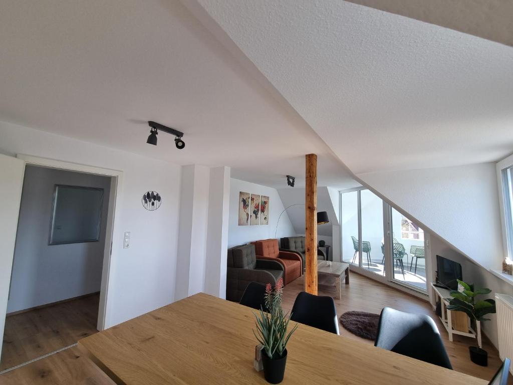 Posezení v ubytování Evelyns Apartment, nahe der Therme und dem Zentrum, privat Parkplatz, Balkon, Highspeed-WLAN